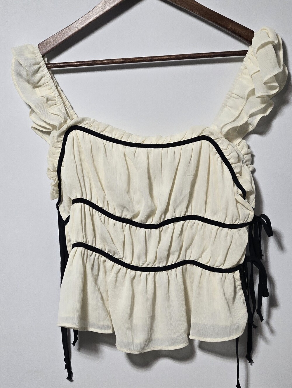 Papermoon Ivory Ruffle Top Black Contrast Trim Side Tie Blouse Size Medium
